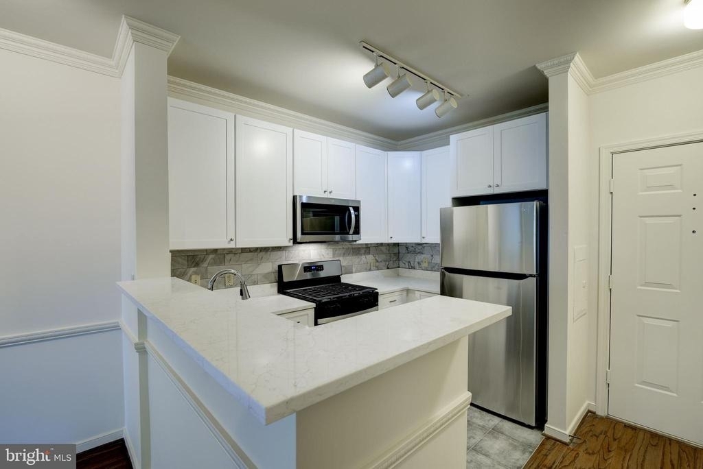 1645 International Drive - Photo 2