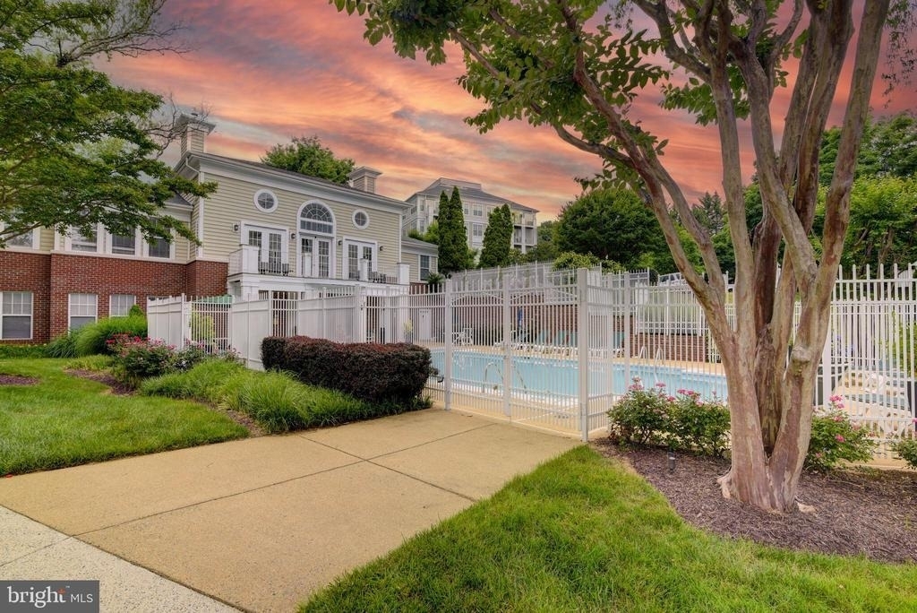 1645 International Drive - Photo 30