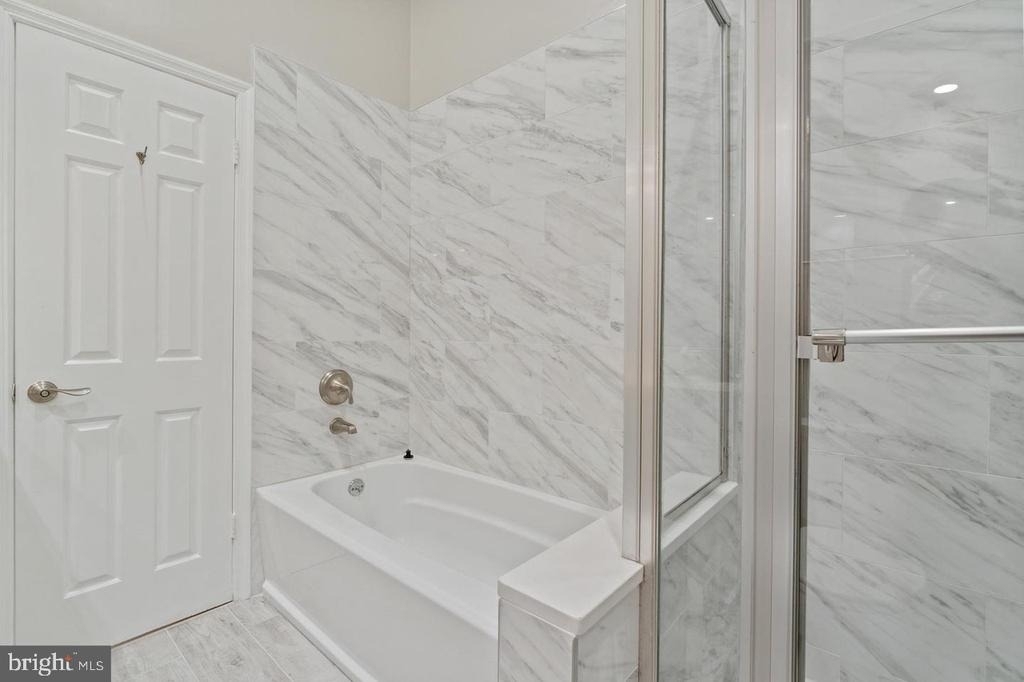 6141 Summer Park Lane - Photo 11