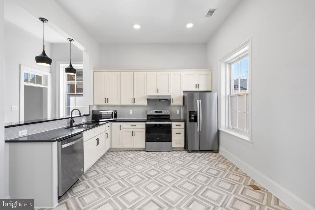 202 Hanover Street - Photo 13