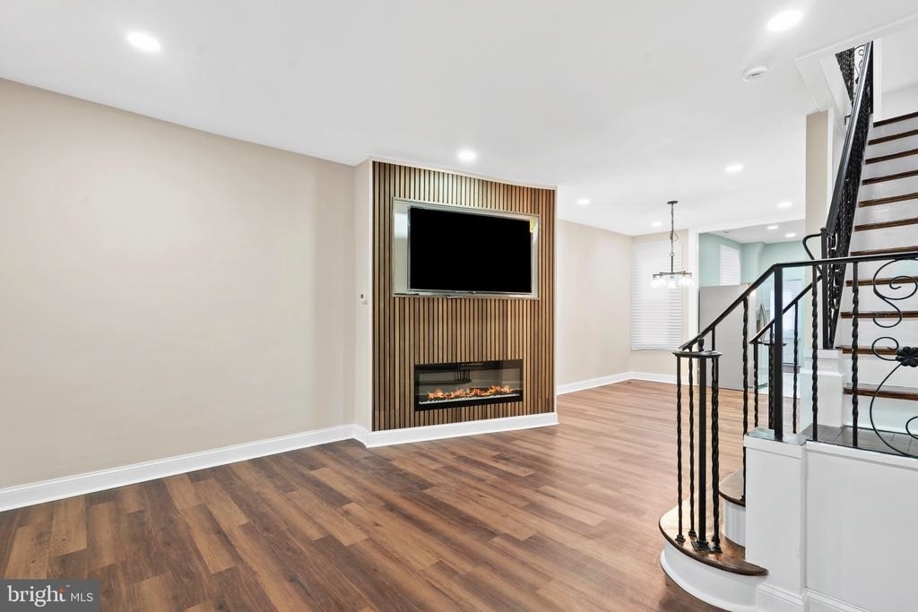 5611 Stewart Street - Photo 3