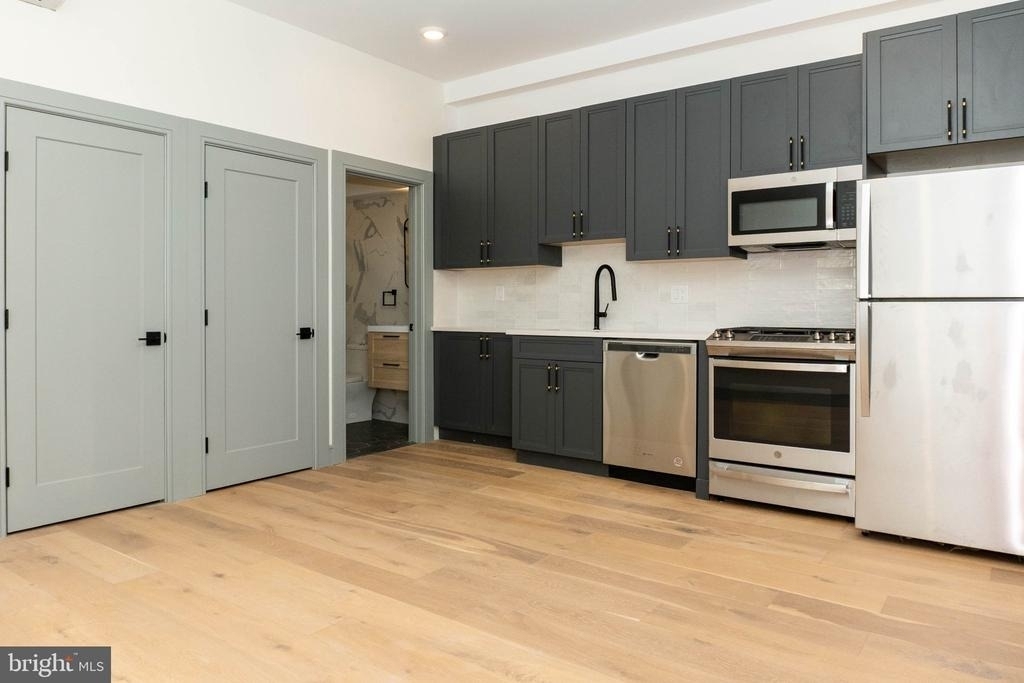 327 S 16th Street - Photo 0
