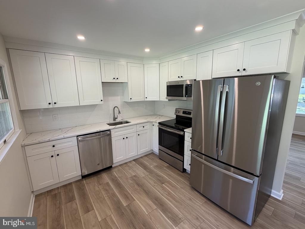 194 Kenwood Drive S - Photo 3