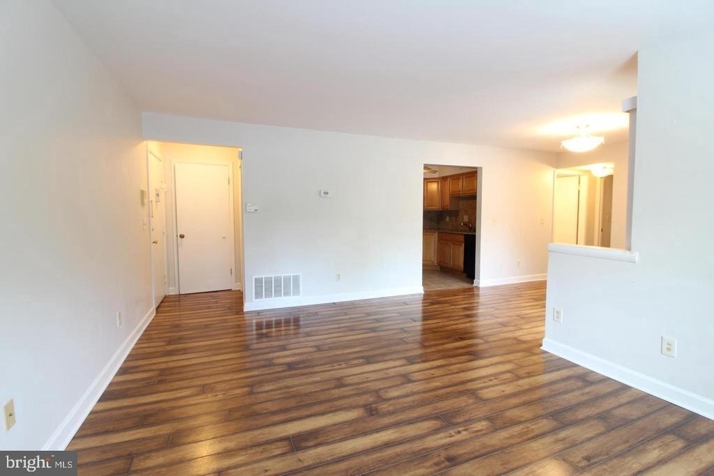 3123 Sayre Drive - Photo 2