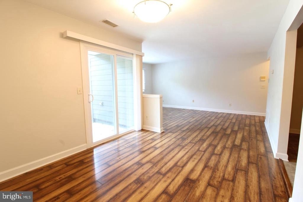 3123 Sayre Drive - Photo 4