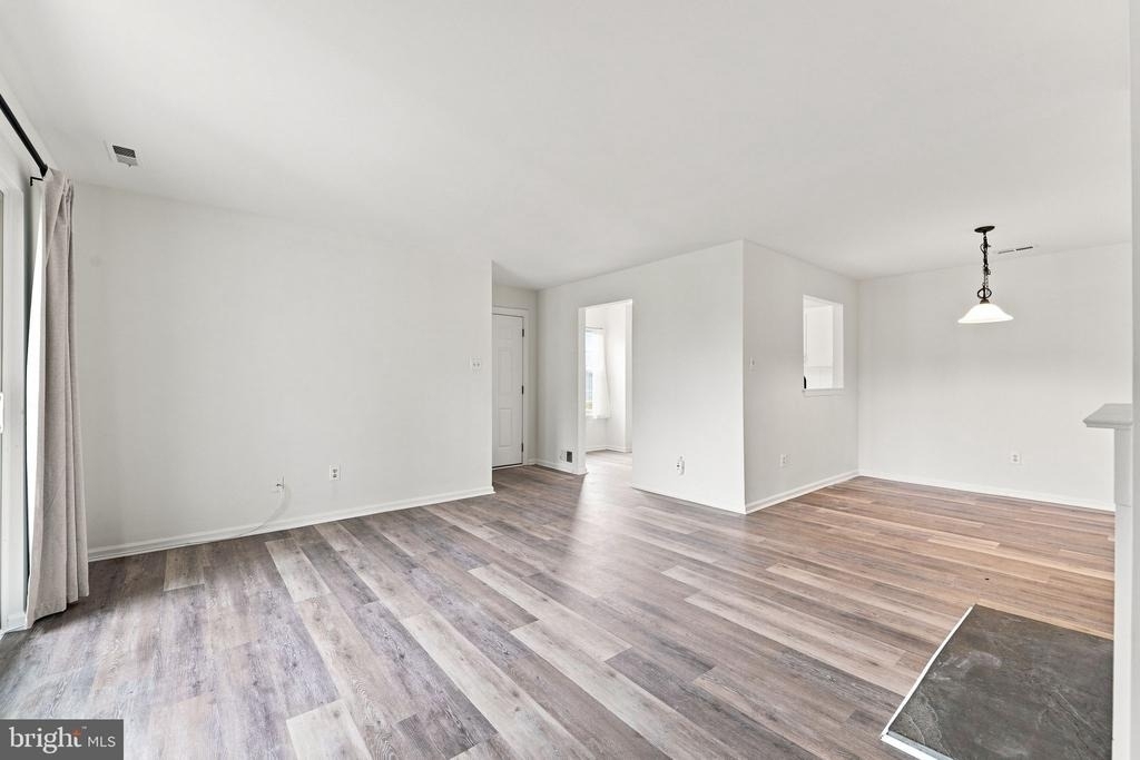 405 Atlanta Court - Photo 9
