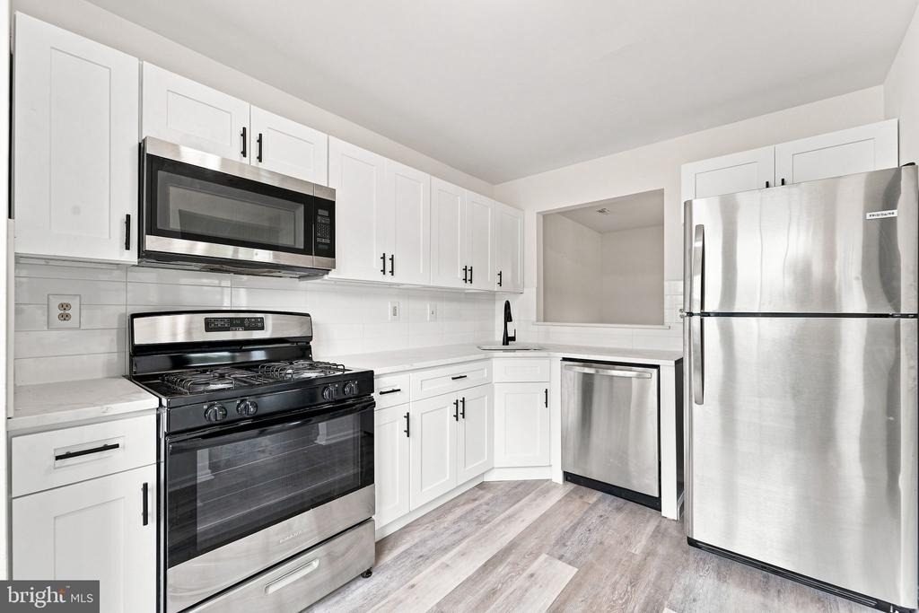 405 Atlanta Court - Photo 5
