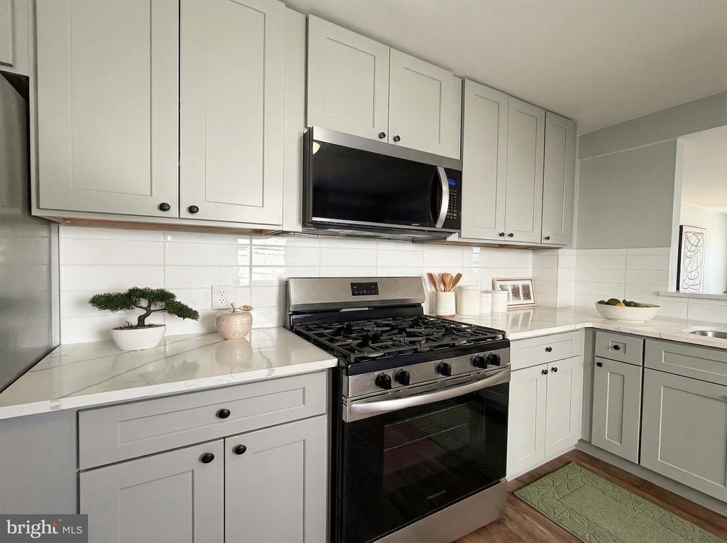 230 Spring Street - Photo 10