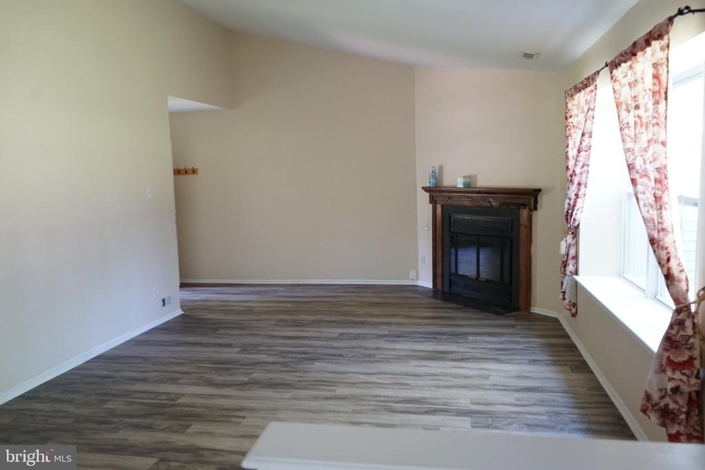 906 Roberts Lane - Photo 3