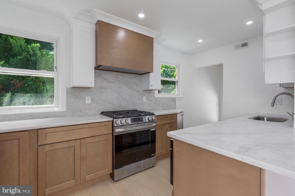 4910 66th Avenue - Photo 3