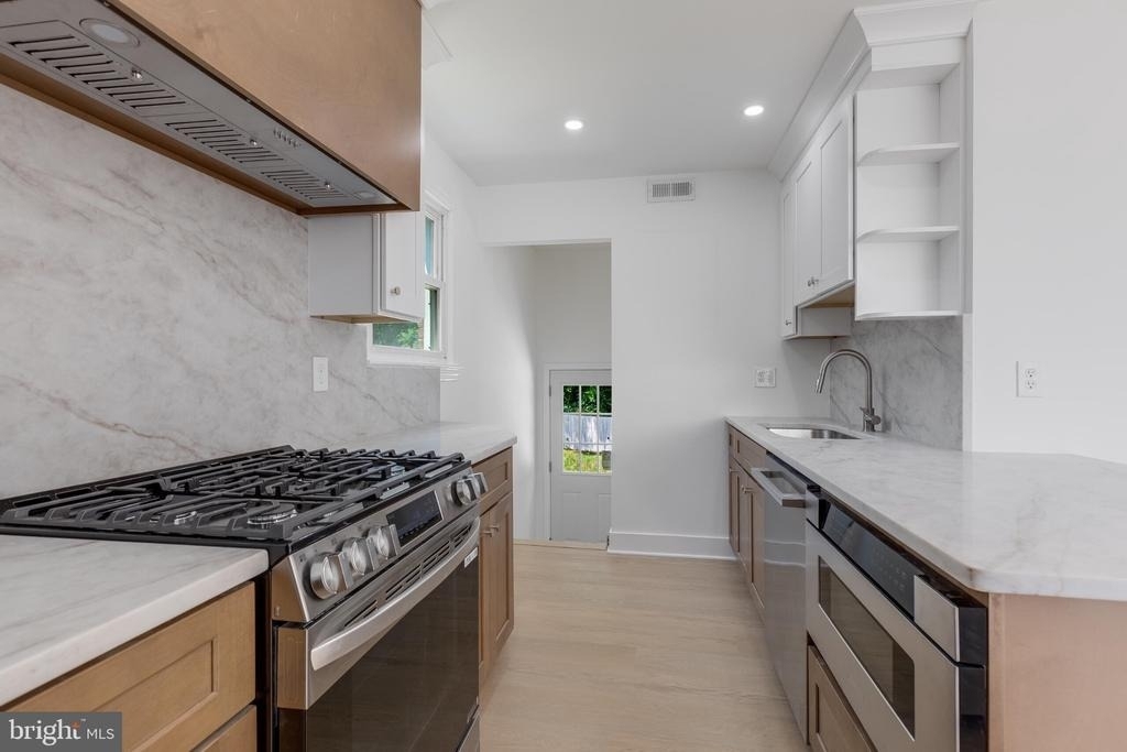 4910 66th Avenue - Photo 4