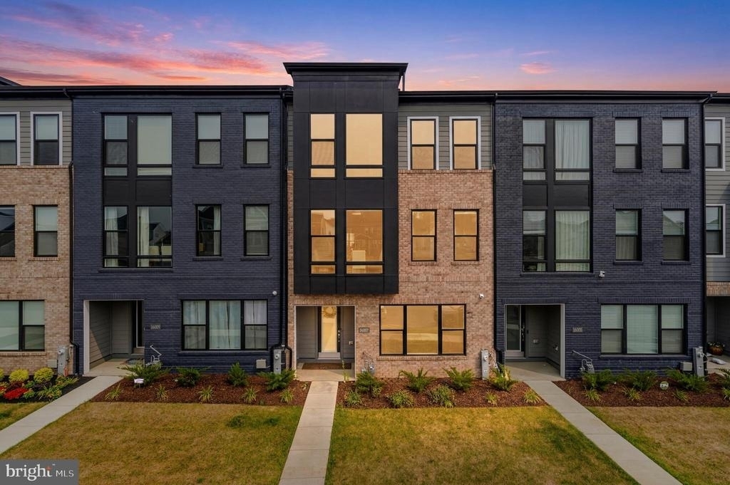 16007 Hyde Park Place - Photo 1