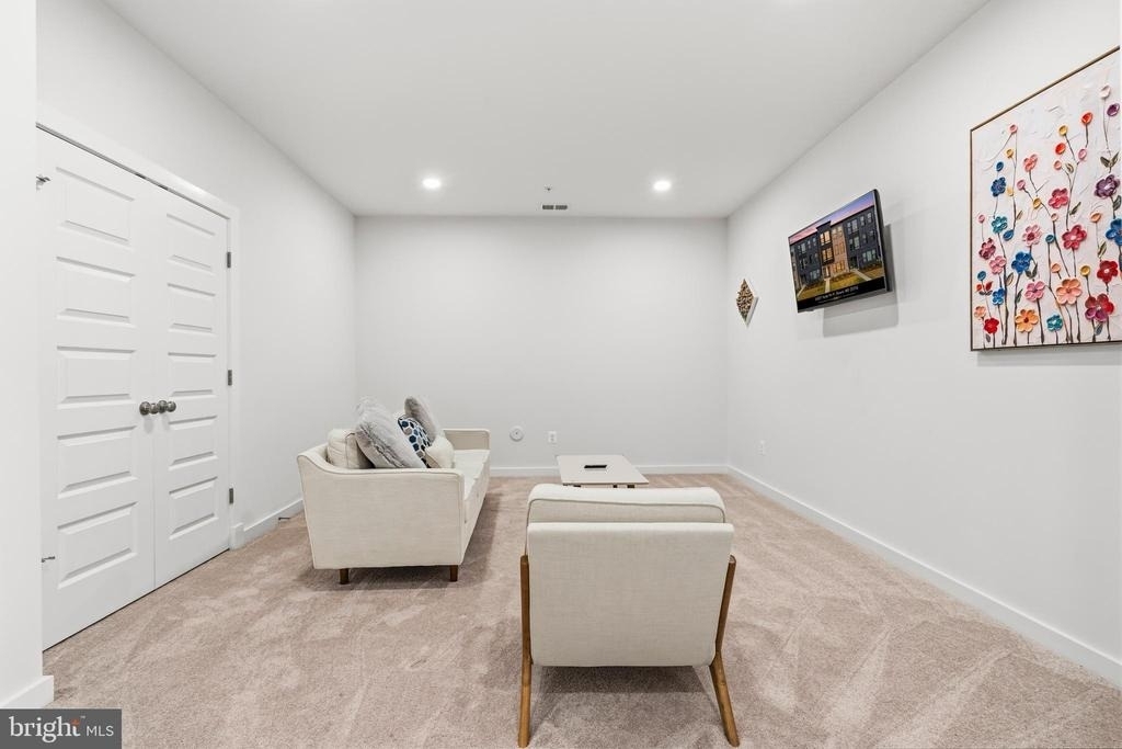 16007 Hyde Park Place - Photo 11