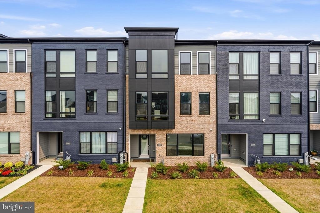 16007 Hyde Park Place - Photo 2