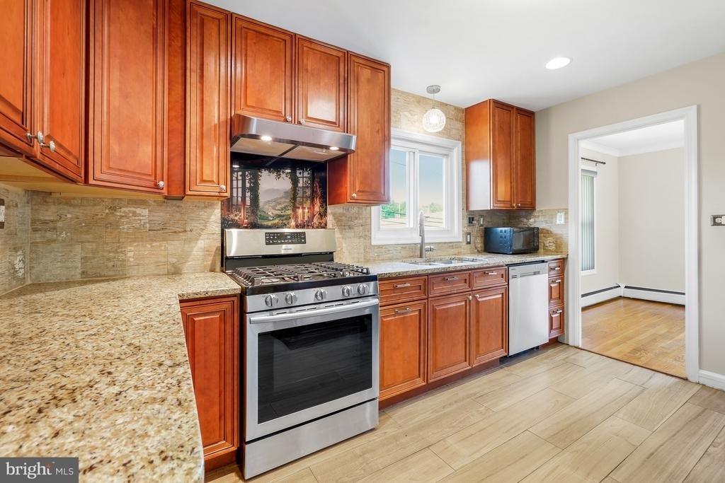 8005 Murray Hill Drive - Photo 8