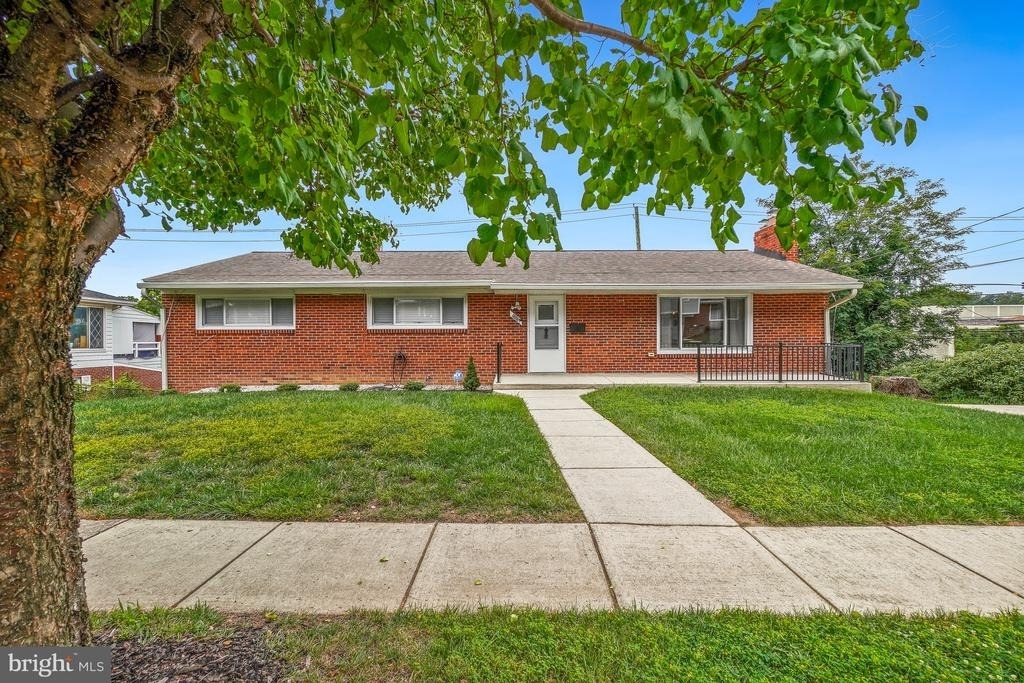 8005 Murray Hill Drive - Photo 0