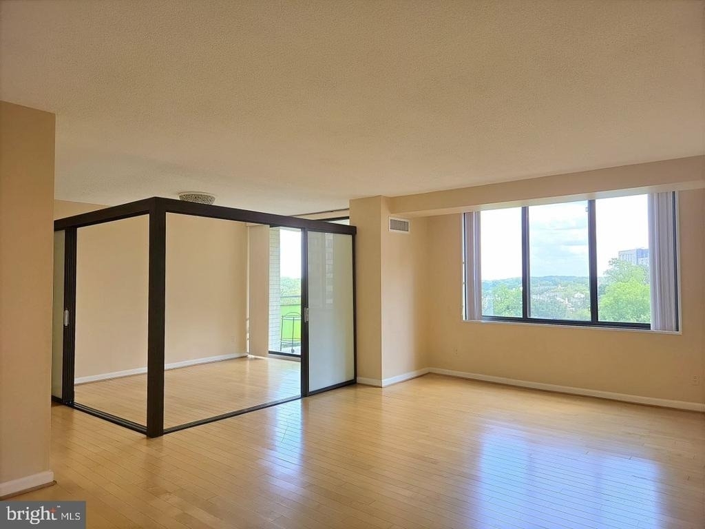 5225 Pooks Hill Road - Photo 2