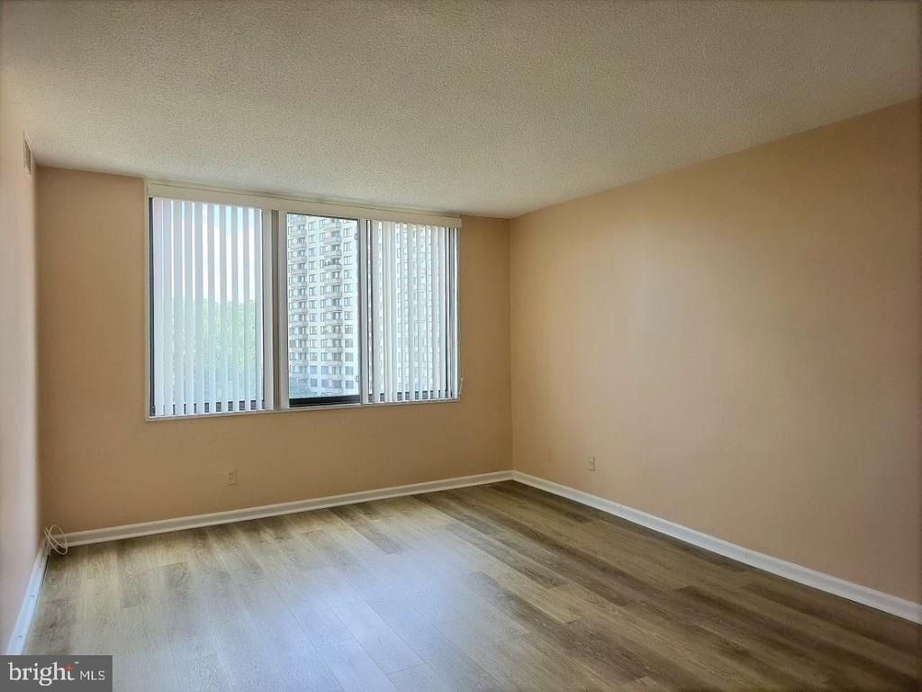 5225 Pooks Hill Road - Photo 8