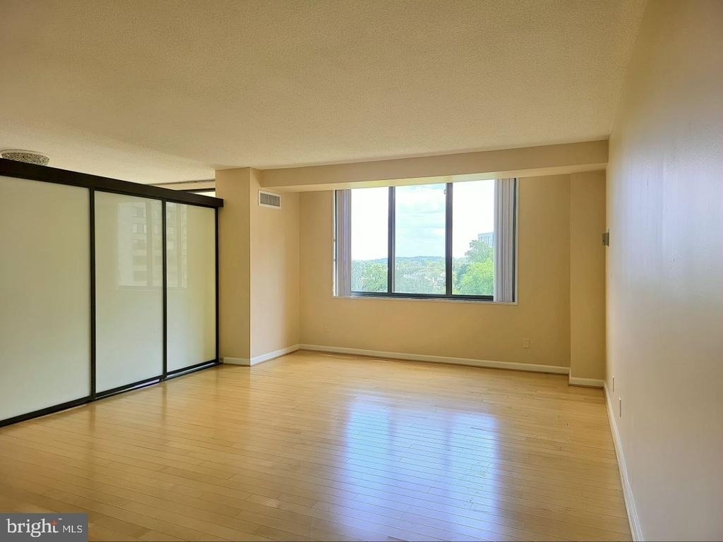 5225 Pooks Hill Road - Photo 3