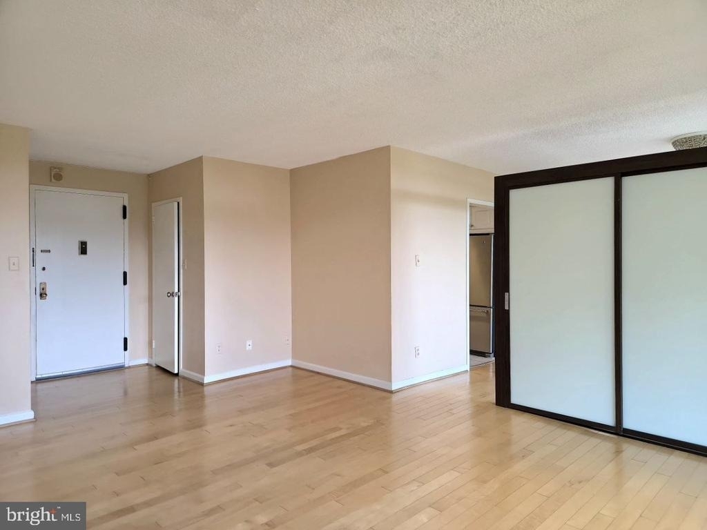 5225 Pooks Hill Road - Photo 4