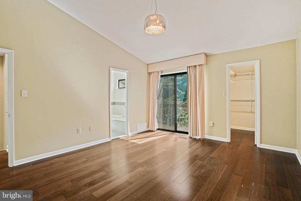 5205 King Charles Way - Photo 14