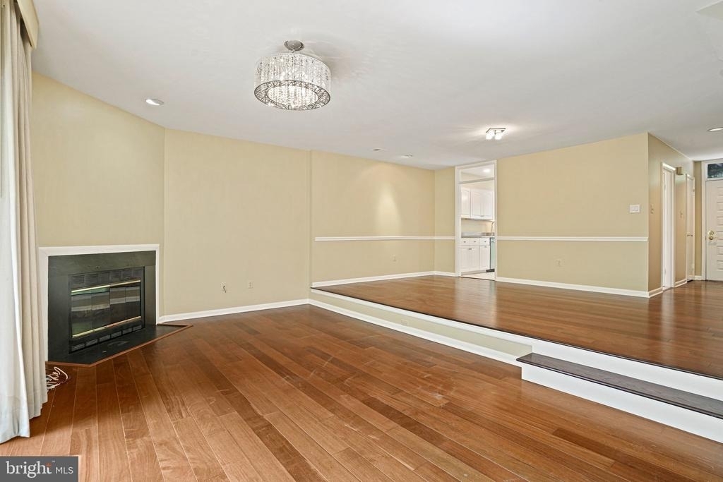 5205 King Charles Way - Photo 4