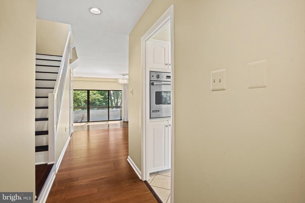 5205 King Charles Way - Photo 5