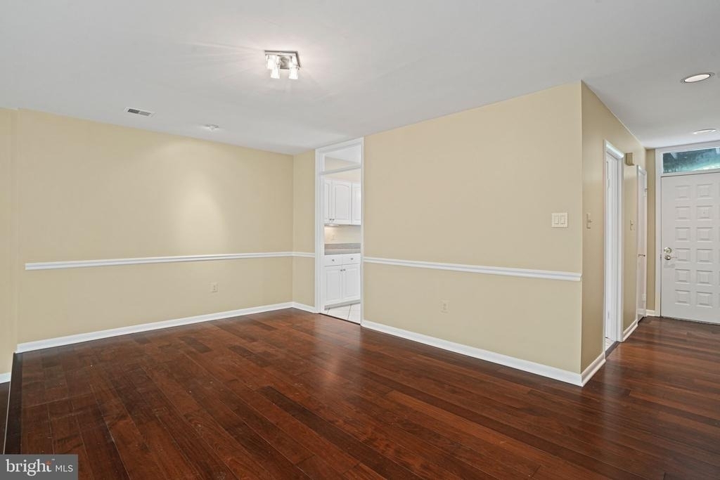 5205 King Charles Way - Photo 7