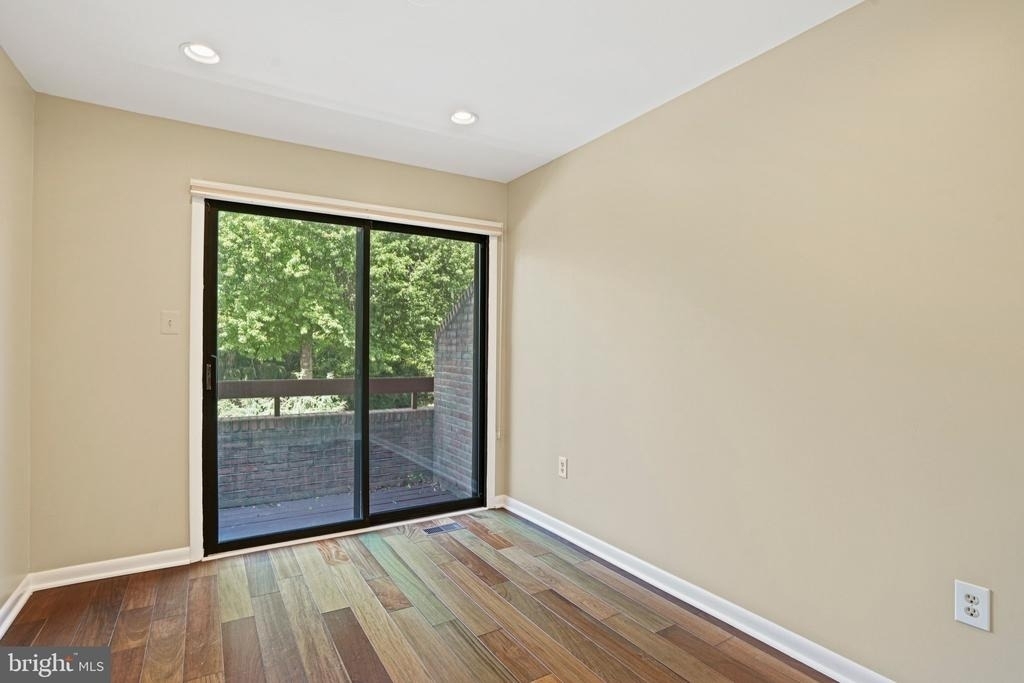 5205 King Charles Way - Photo 17