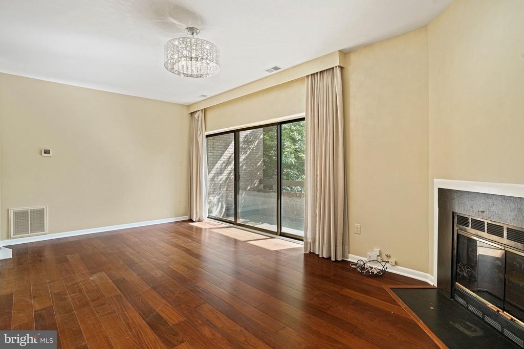 5205 King Charles Way - Photo 8