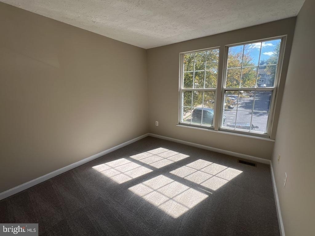 5588 Talbot Court - Photo 12