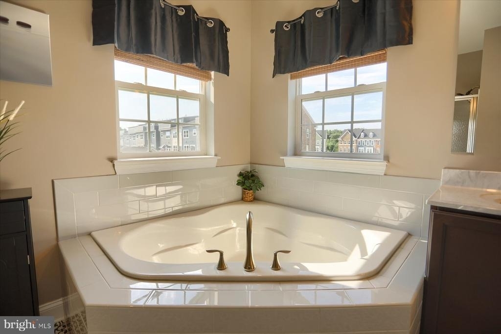 6407 Falconwood Street - Photo 33