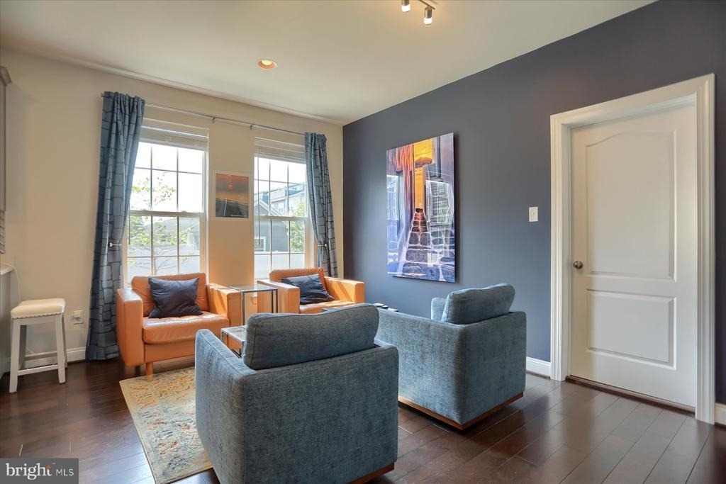 6407 Falconwood Street - Photo 10