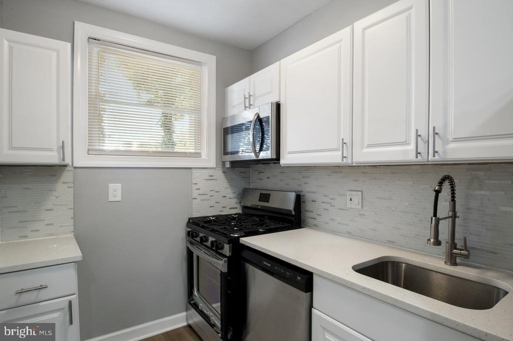 1202 Darley Avenue - Photo 9