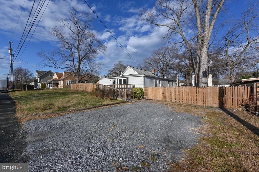 1615 Grange Road - Photo 2