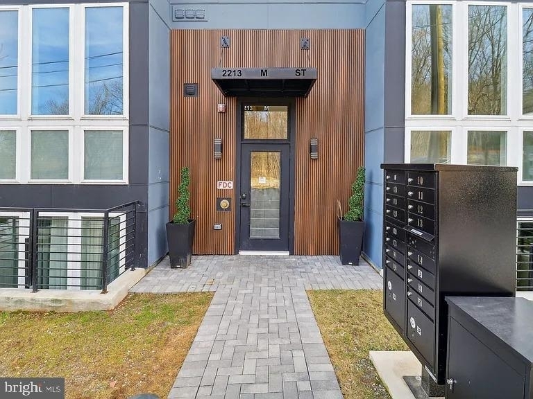 2213 M Street Ne - Photo 1