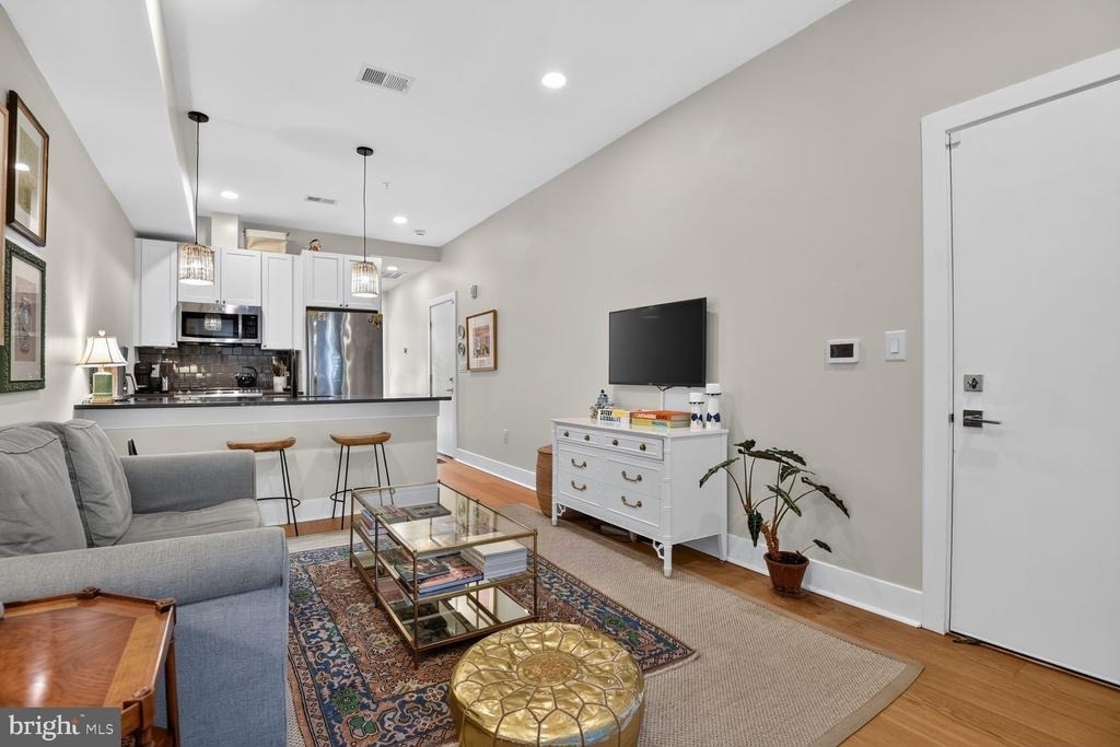 11 15th Street Ne - Photo 2