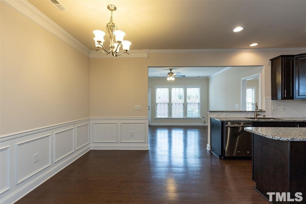 409 Daylin Drive - Photo 4