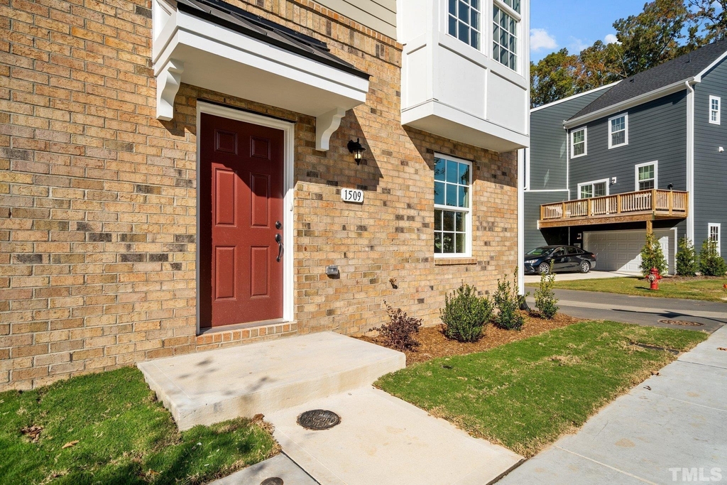 1509 Newpoint Drive - Photo 6