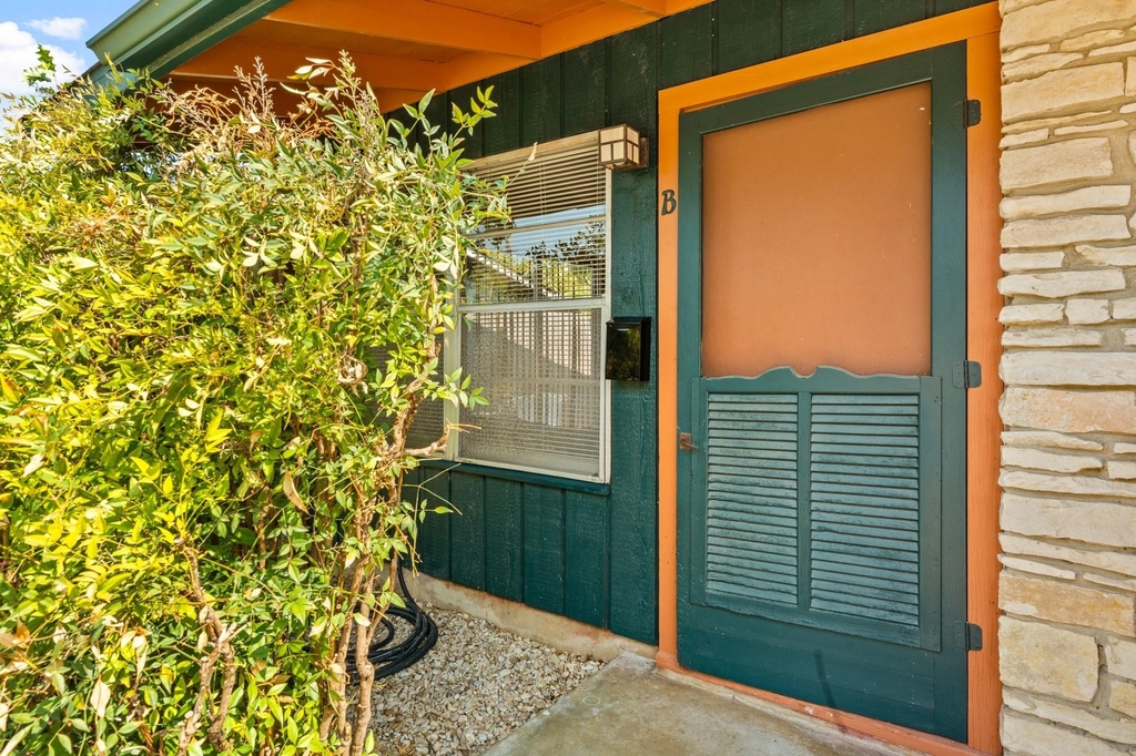 2004 Pasadena Dr - Photo 1