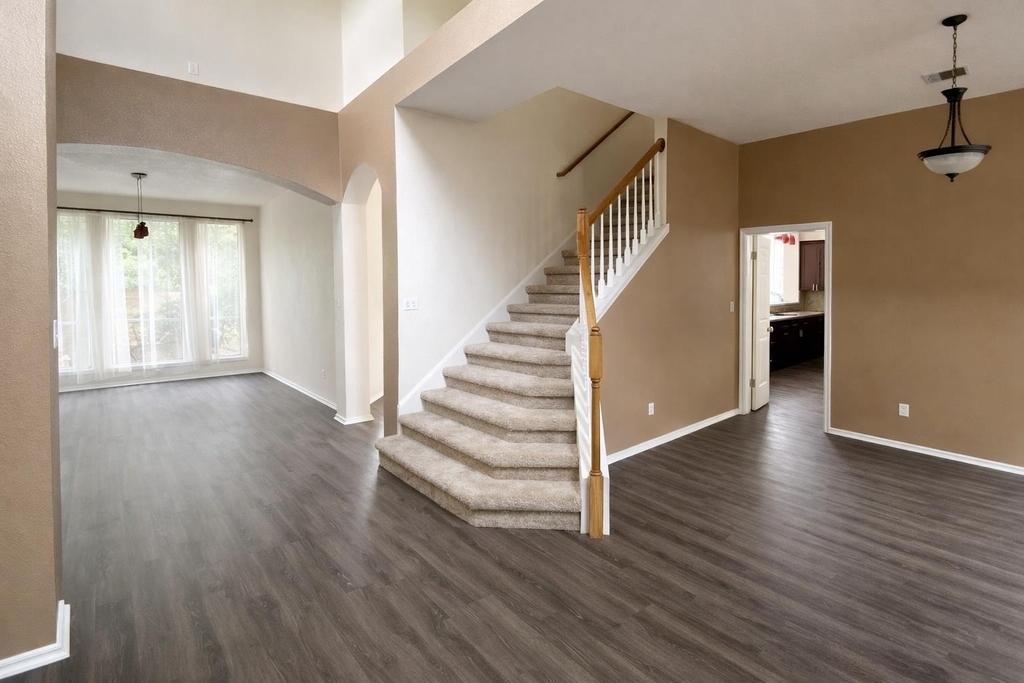 1718 Bow Ridge Dr - Photo 1