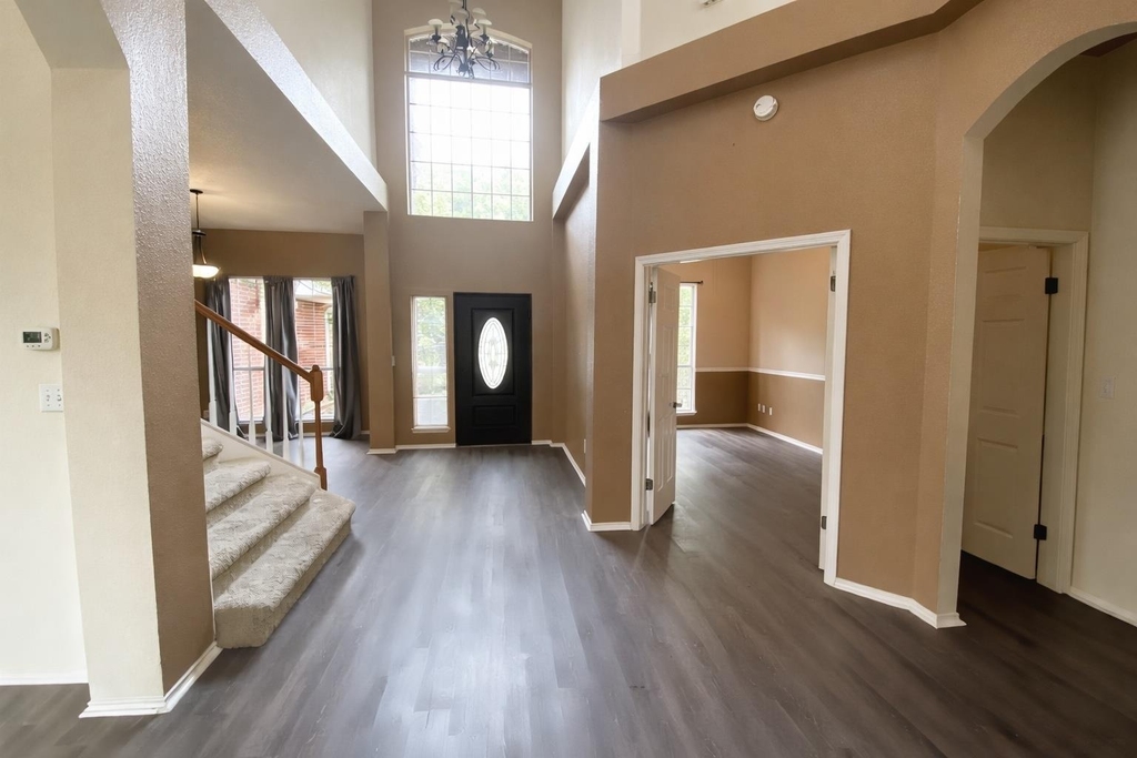 1718 Bow Ridge Dr - Photo 2