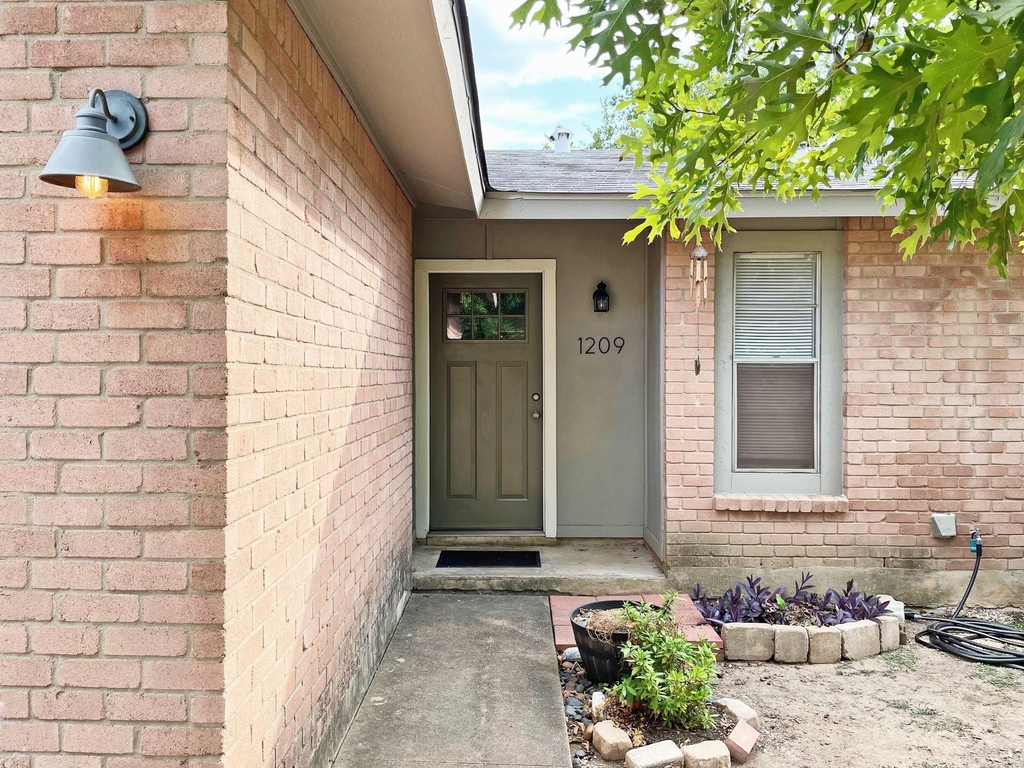 1209 Turtle Creek Blvd - Photo 0