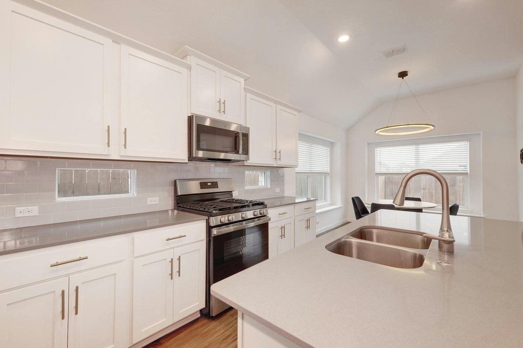 404 Mante Ct - Photo 3