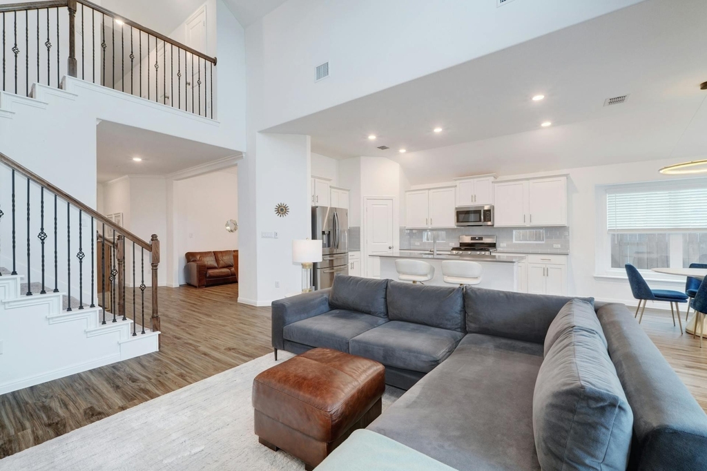 404 Mante Ct - Photo 2