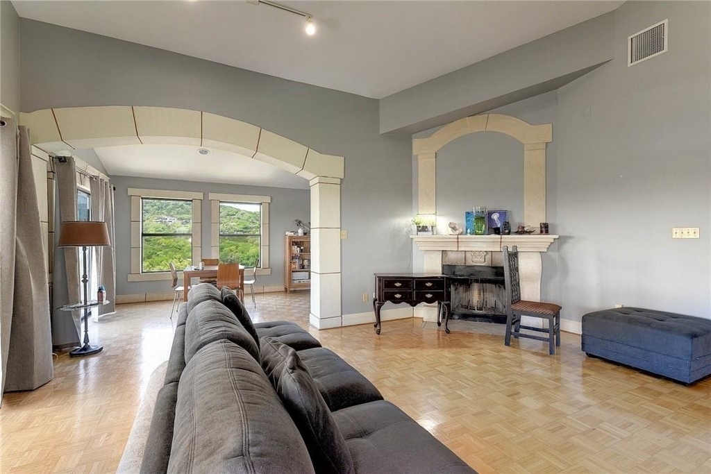 1712 Lakeshore Dr - Photo 3
