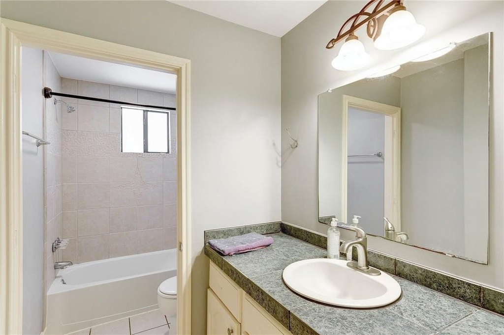 1712 Lakeshore Dr - Photo 9