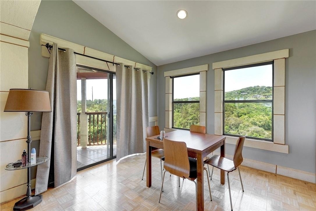 1712 Lakeshore Dr - Photo 4