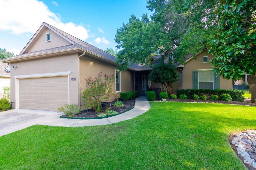 102 Harness Ln - Photo 0