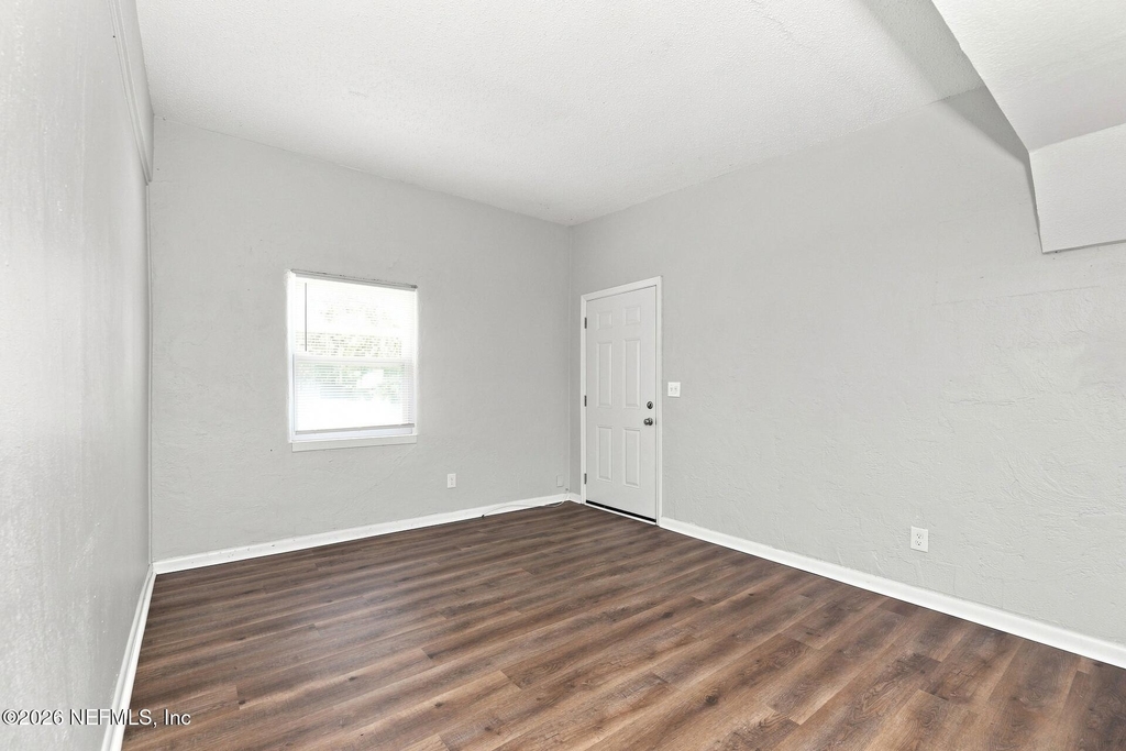 6856 Camelot Road - Photo 3